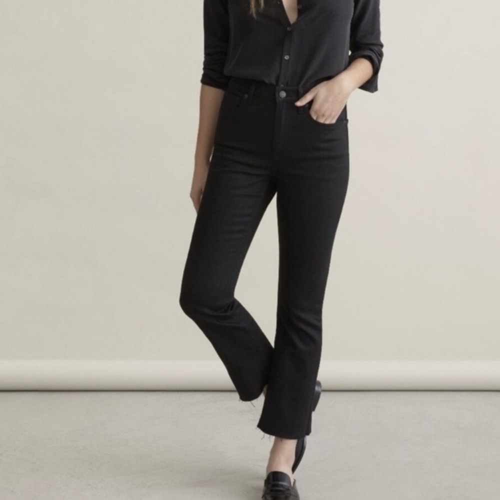 Everlane • High Rise Kick Crop in Black